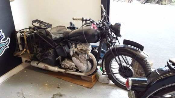 Since  this is HSCIC's thread and we have no responsibility, here's a 1945 BSA that I passed on. I did buy the BMW that's tail is sticking in the picture. Apologies for all the foreign bikes as this is a Harley forum but lots of vintage bikes are cool. 