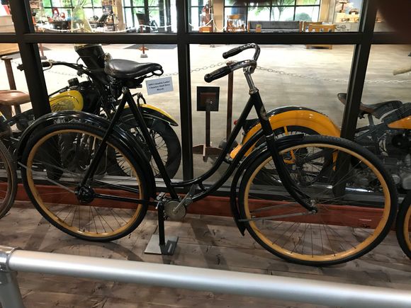 1899 ladies bicycle w/shaft drive! No rear chain to get her skirt caught in.