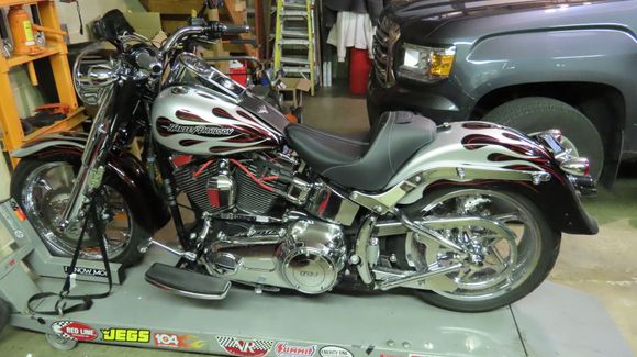 My new saddlemen solo seat on my 2012 Fat Boy
