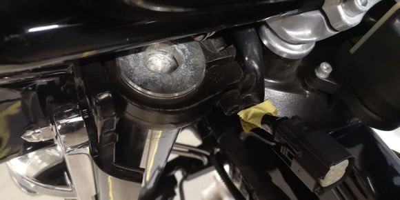 18mm allen wrench for these beauties..