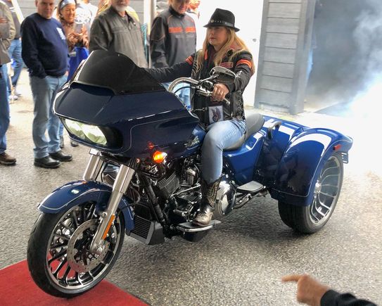 2023 RG3 in Billiard Blue