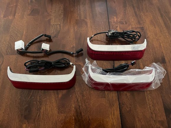 Additional right side light that mostly works included. 