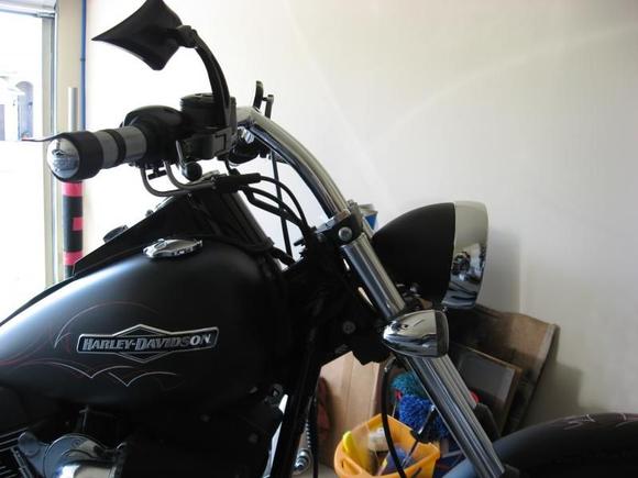 New Carlini Clean Sweep 7" bars, Deuce headlight powdercoated.