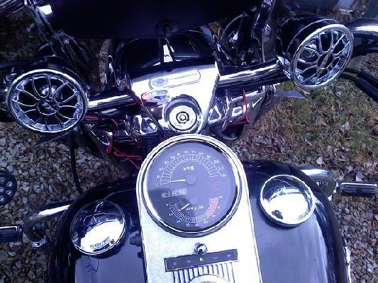 Speedo/Tach combo,Exteme Cycle Radio and Kurykyn Voltmeter installed.