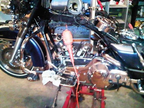 03 FLHTCI Getting SE 10.5:1 Forged Pistons, SE 211 Cams, SE Heads, V&amp;H True Duals, V&amp;H Monster Ovals, PV3USB