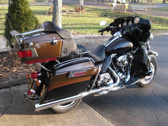 13FLHTK4ANV SE backplate and Air Cleaner, SE Adjustable Pushrods, Vance & Hines Power Duals and Monster Rounds, Woods TW-555 Cams, and Power Commander V