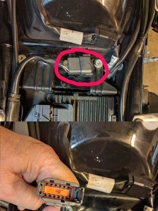 ID plug connector 2009 FLHTCU