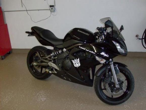 2009 Kawasaki Ninja 650R

Two Bros Exhaust
Power Commander V
Pazzo Shorty Levers
GiPro Gear Indicator
Blacked out windscreen
Fender Kit