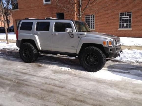 Hummer H3 with Fuel Octane wheels and 35" Trail Grapplers