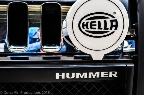Hella 700FF Driving Lamp mounted to brush guard and white hummer lettering inset in bumper