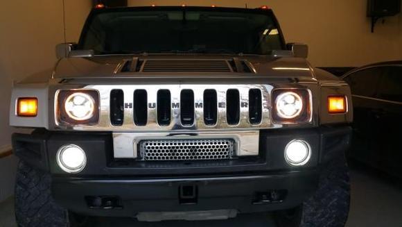 Blinking halo's for hazard lights and turn signals. White/orange.