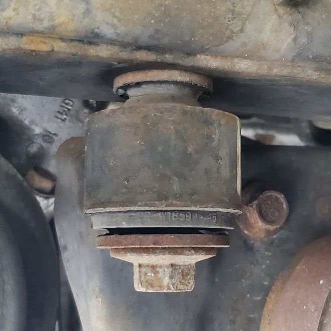 DRIVER FRONT DIFF BUSHING.
