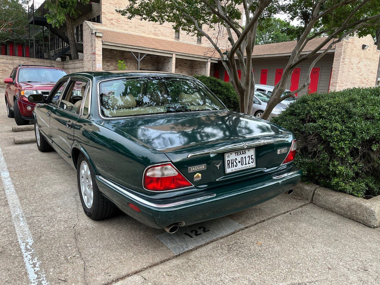 1999 Jaguar XJ8 - Green 1999 Jaguar XJ8 L - Austin, Texas - Used - VIN SAJHX6042XC857483 - 123,000 Miles - 8 cyl - 2WD - Automatic - Sedan - Other - Austin, TX 78705, United States