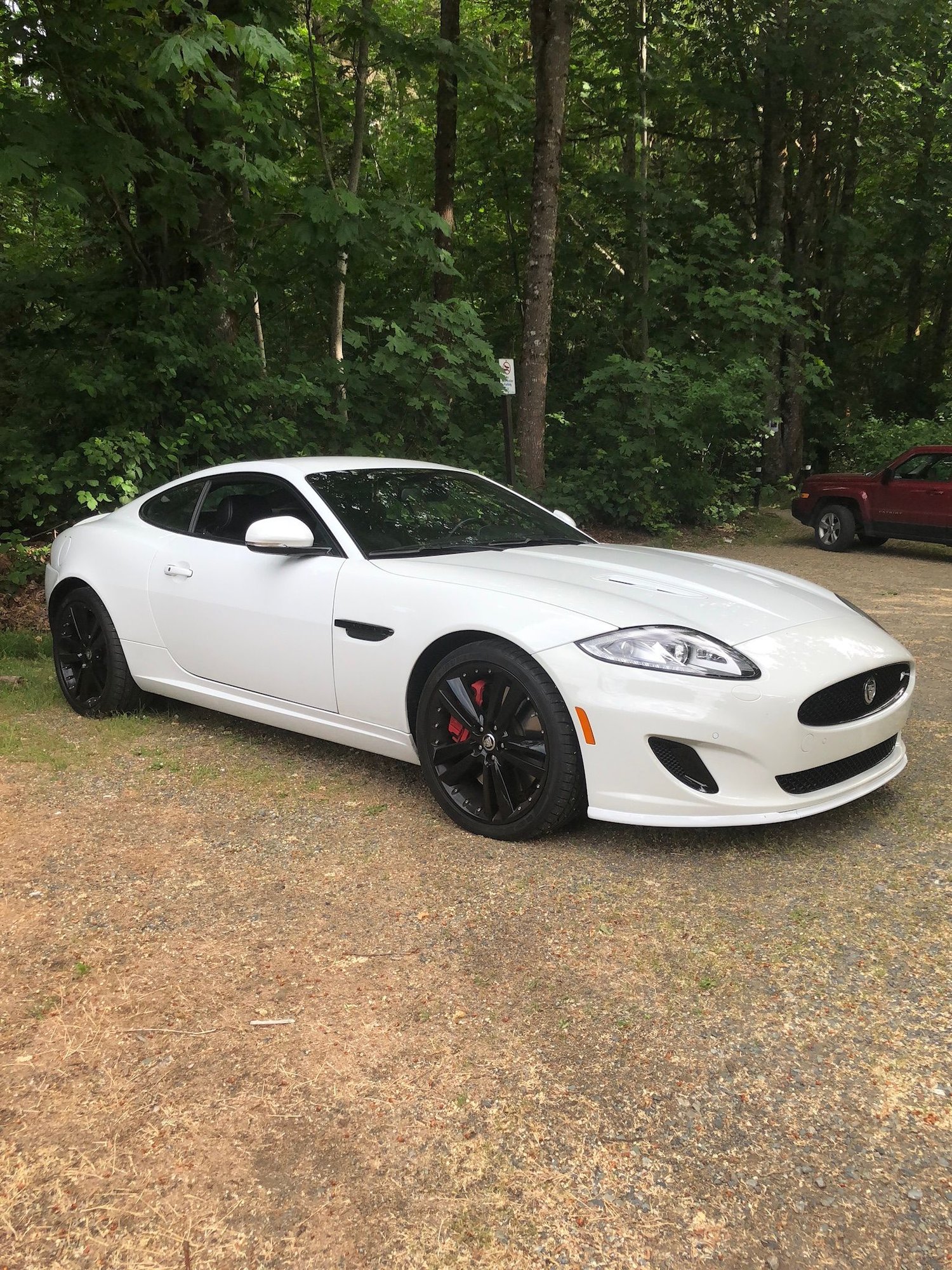 2013 Jaguar XKR - 2013 XKR Canadian and minted. - Used - VIN SAJXA4dc0dmb50295 - 10 Miles - 8 cyl - 2WD - Automatic - Coupe - White - Victoria, BC V8W4A4, Canada