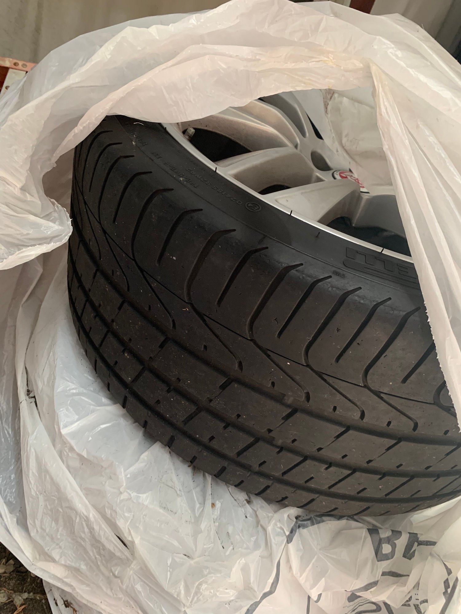 Wheels and Tires/Axles - Set: 20" OEM Gyrodyne wheels + Pirelli Tires - Used - 2014 to 2019 Jaguar F-Type - Seattle, WA 98116, United States