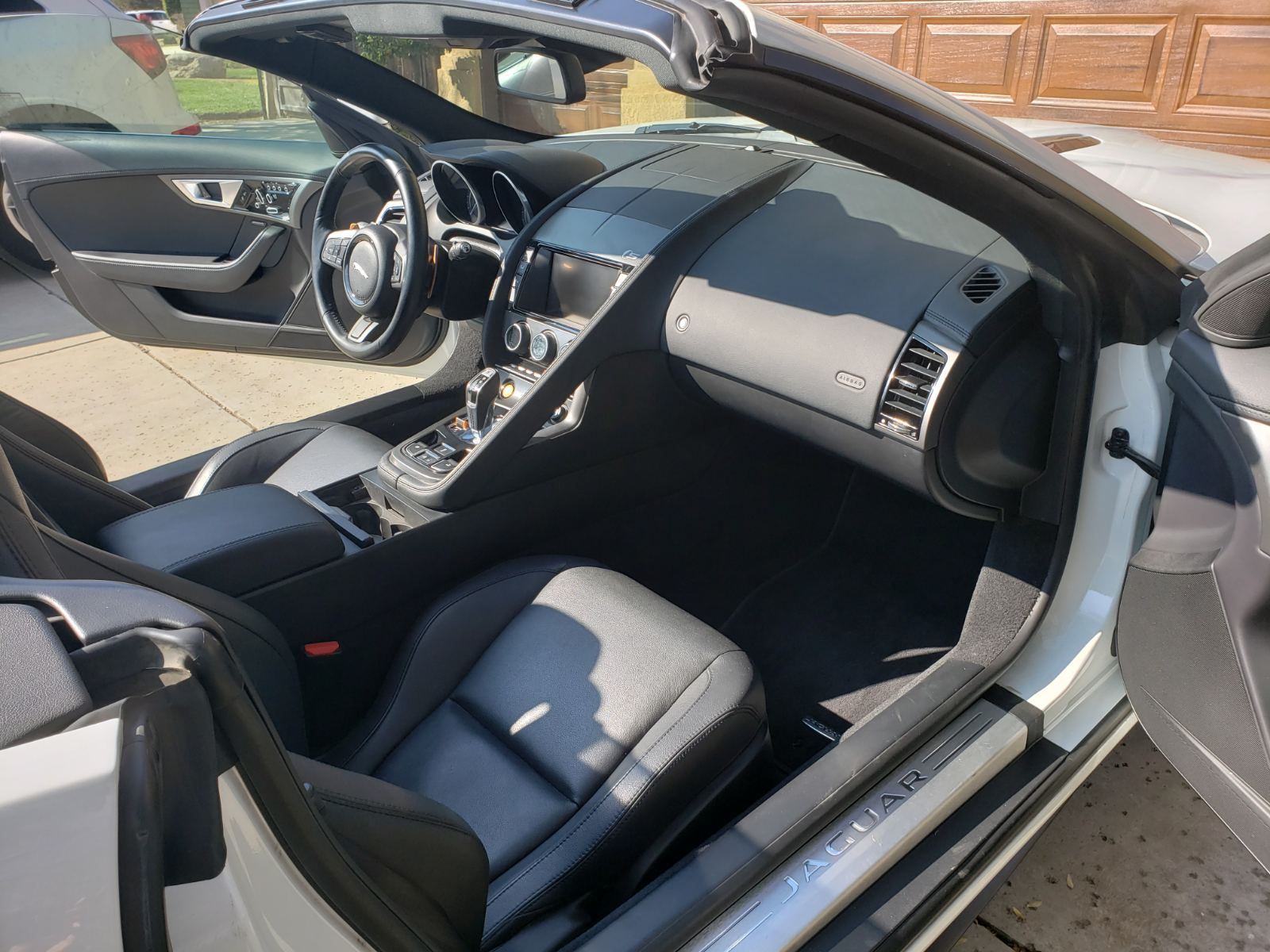 2014 Jaguar F-Type - 2014 F-Type V8S - Clean carfax, Title in hand - Used - VIN SAJWA6GL1EMK07752 - 56,950 Miles - 8 cyl - 2WD - Automatic - Convertible - White - Fresno, CA 93611, United States