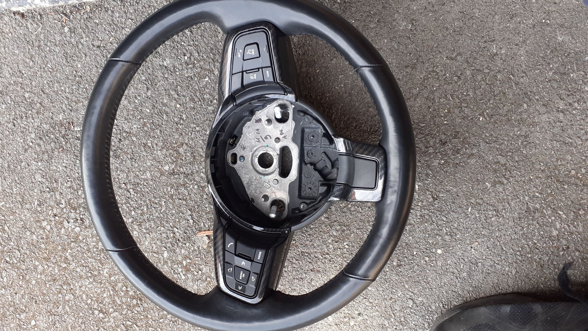 Steering/Suspension - Heated wheel with carbon hydrodipped trim - Used - All Years Jaguar F-Type - Washington, Pulborough RH, United Kingdom