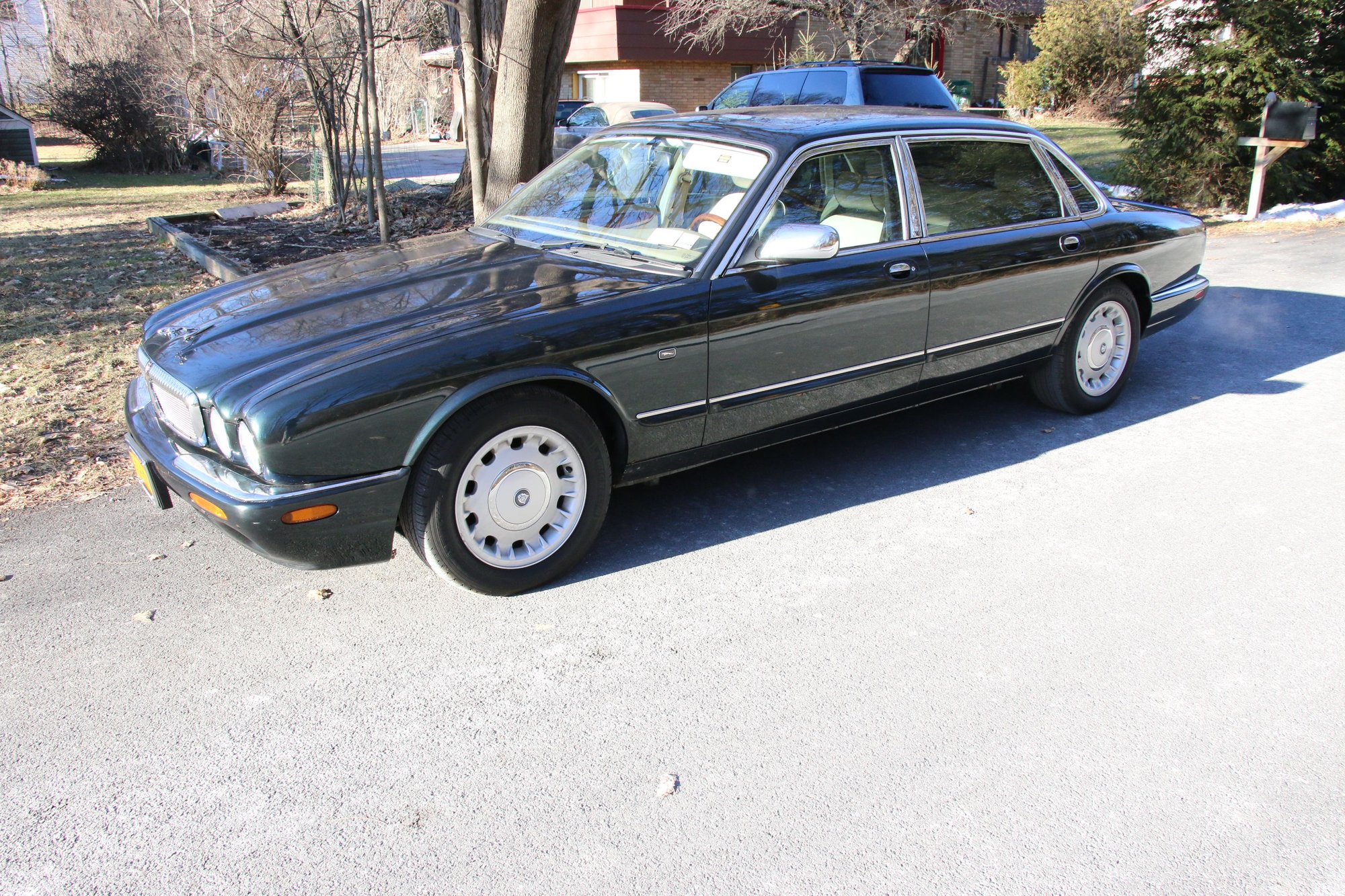 1998 Jaguar Vanden Plas - 1998 Jaguar Vanden Plas XJ8 - Used - VIN SAJKX624XWC837130 - 106,800 Miles - 8 cyl - 2WD - Automatic - Sedan - Other - Wappingers, NY 12601, United States