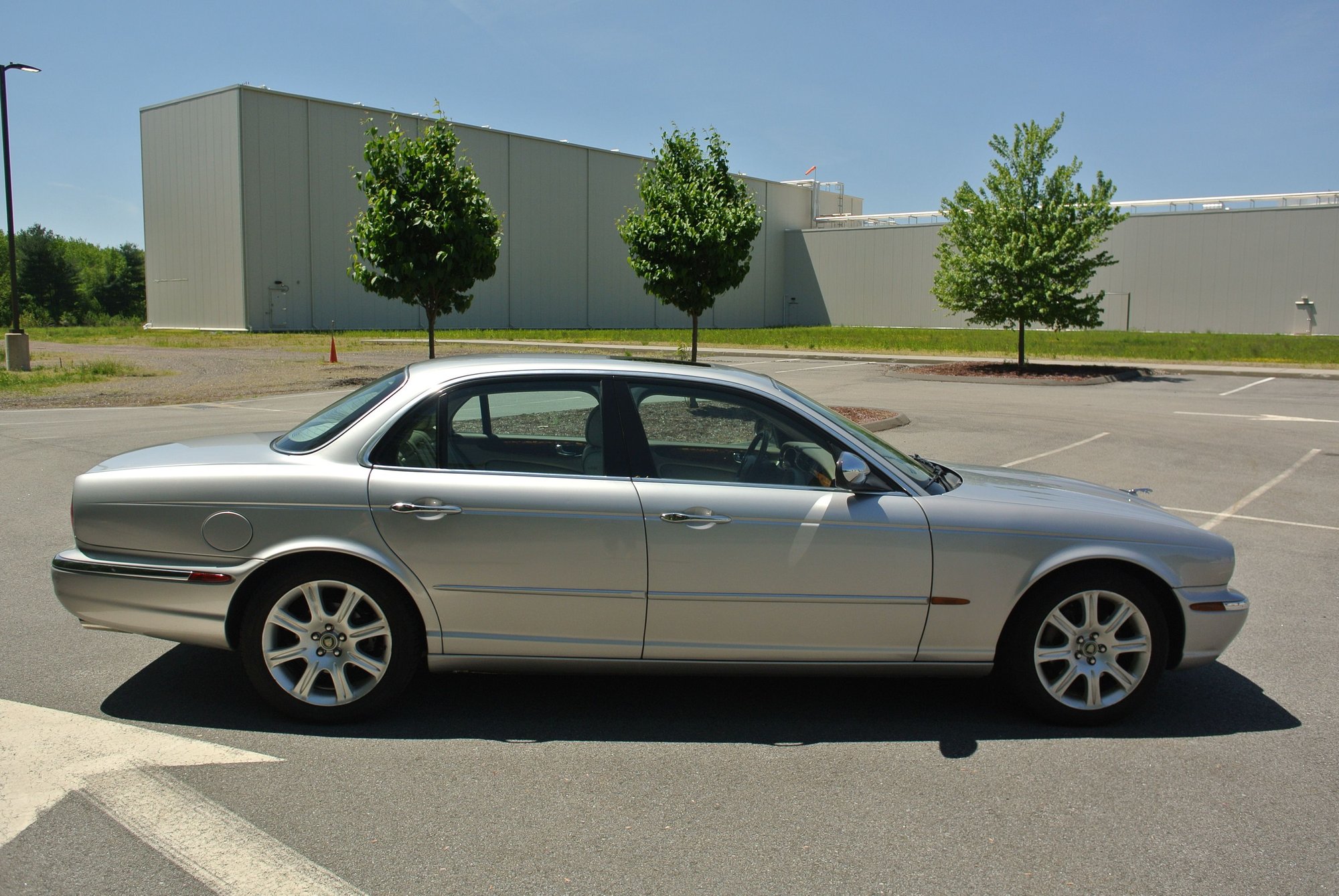 2004 Jaguar Vanden Plas - 2004 Jaguar Vanden Plas with fully fucntioning factory air-electronic suspension - Used - VIN SAJEA74C14SG11606 - 167,200 Miles - 8 cyl - 2WD - Automatic - Sedan - Silver - South Windsor, CT 06074, United States