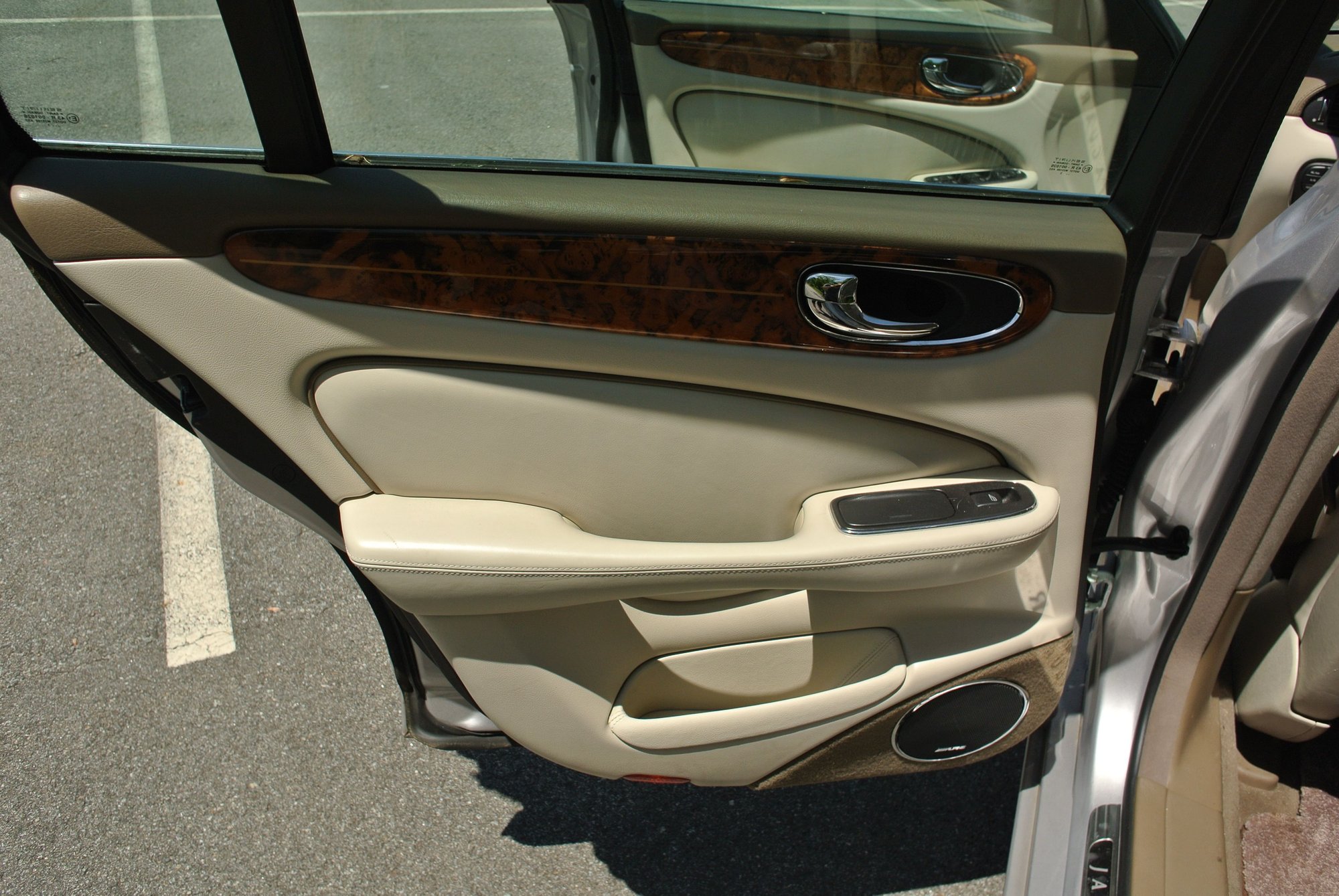 2004 Jaguar Vanden Plas - 2004 Jaguar Vanden Plas with fully fucntioning factory air-electronic suspension - Used - VIN SAJEA74C14SG11606 - 167,200 Miles - 8 cyl - 2WD - Automatic - Sedan - Silver - South Windsor, CT 06074, United States