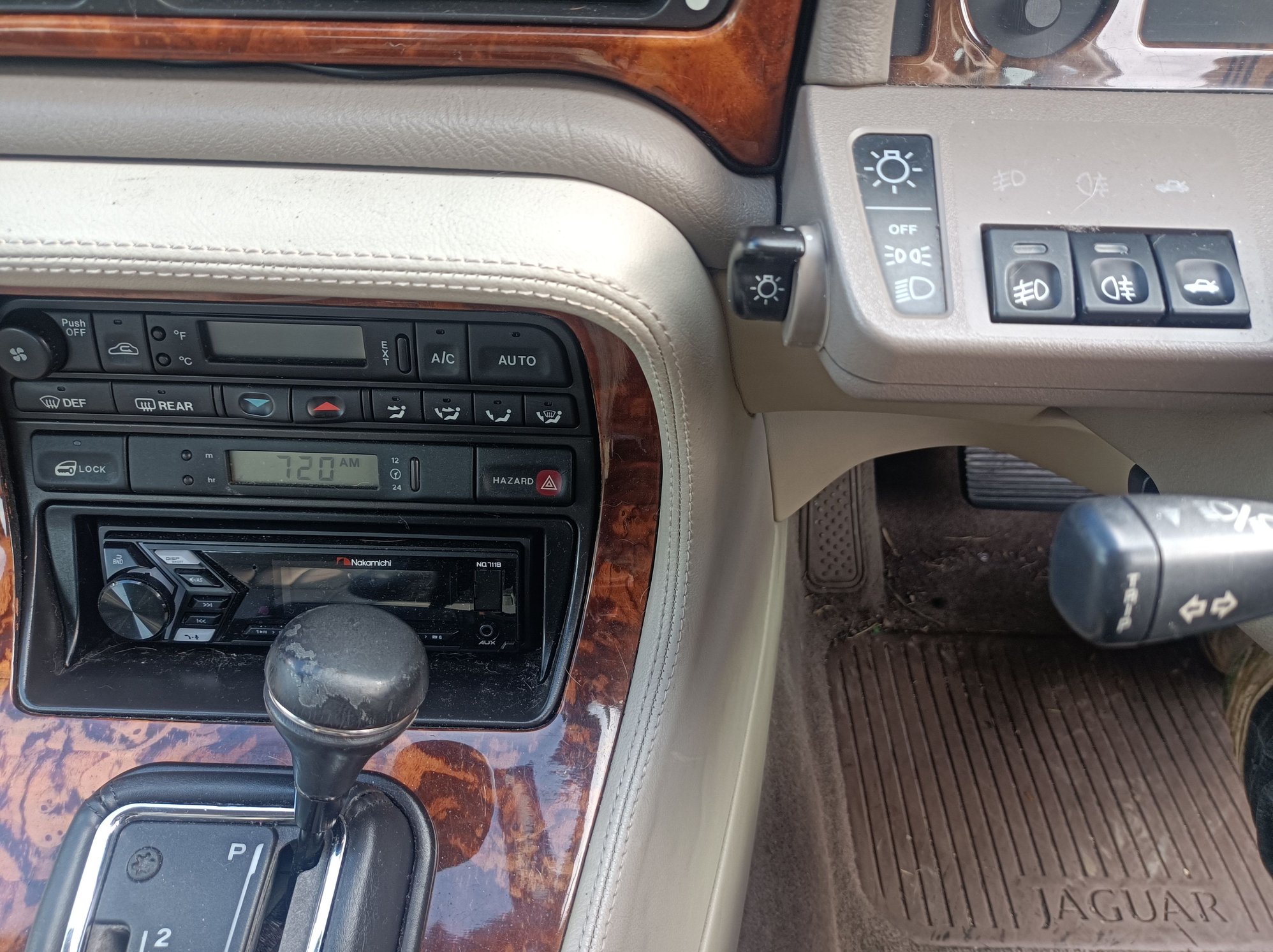 No Dial for Adjustment Leveling in center console or near the headlight switches - 2nd angle