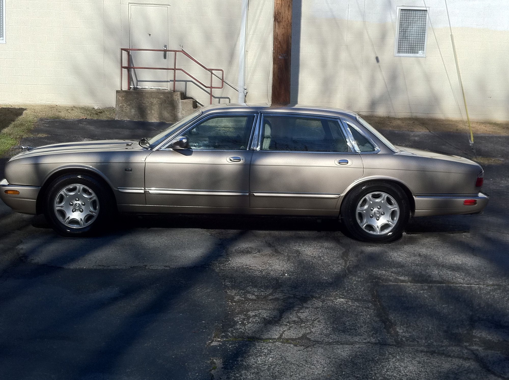 2002 Jaguar Vanden Plas - Reluctantly must find my girl a new home - Used - VIN SAJDA24C72LF44502 - 8 cyl - 2WD - Automatic - Sedan - Gold - Nashville, TN 37214, United States