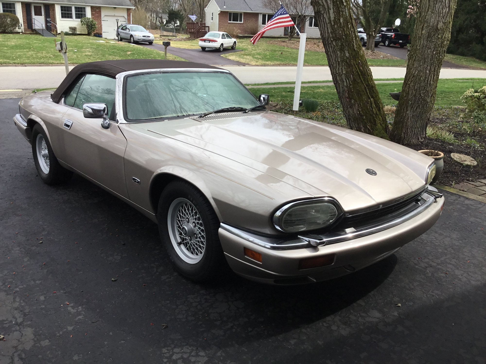 1994 Jaguar XJS - FS---1994 XJS 2+2 convertible - Used - VIN Sajnx2747rc189216 - 118,000 Miles - 6 cyl - 2WD - Automatic - Convertible - Beige - Norristown, PA 19403, United States