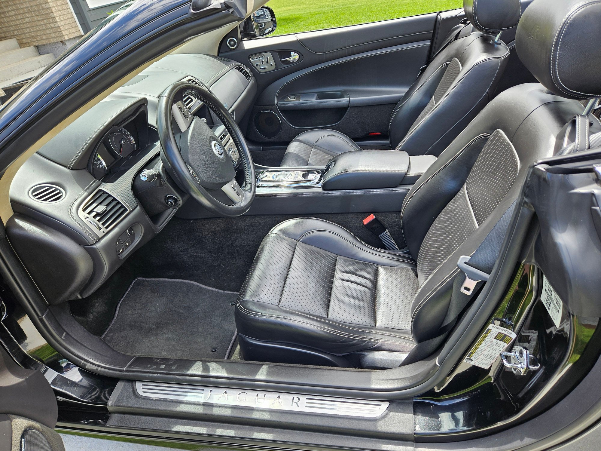 2011 Jaguar XKR - 2011 XKR Convertible - Used - VIN Sajxa4ec7bmb44800 - 43,000 Miles - 8 cyl - 2WD - Automatic - Convertible - Black - Winnipeg, MB R3Y1K1, Canada