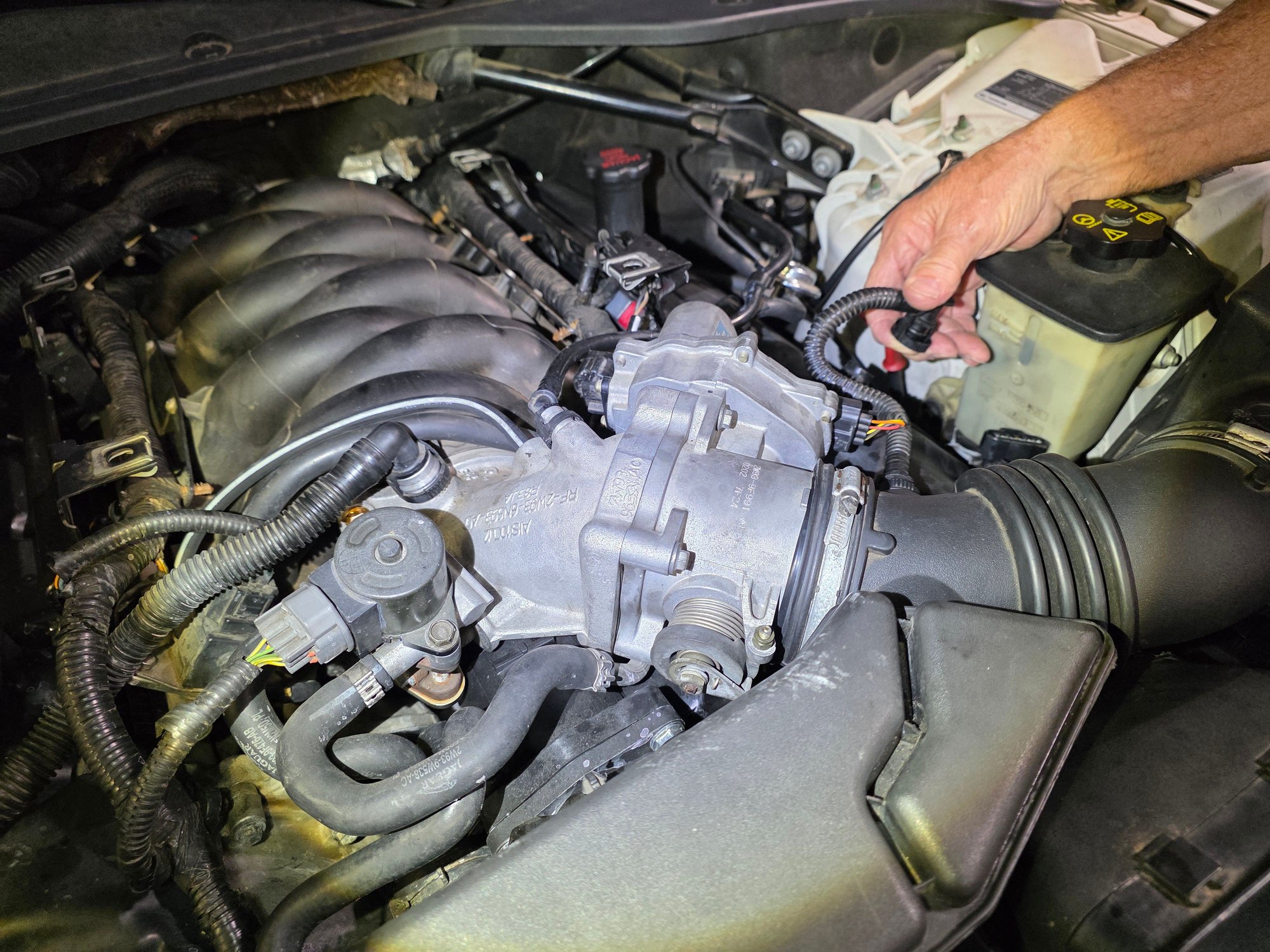 No smoke when stopong airflow into bank 2 valve cover
