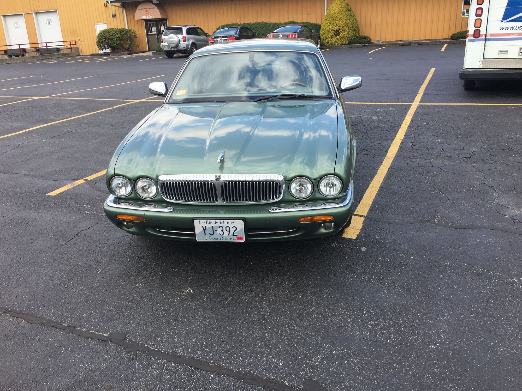 2000 Jaguar Vanden Plas - 2000 Vandam Plas - Used - VIN SAJDA24C2YLF17944 - 96,099 Miles - 8 cyl - 2WD - Automatic - Sedan - Other - Smithfield, RI 02917, United States