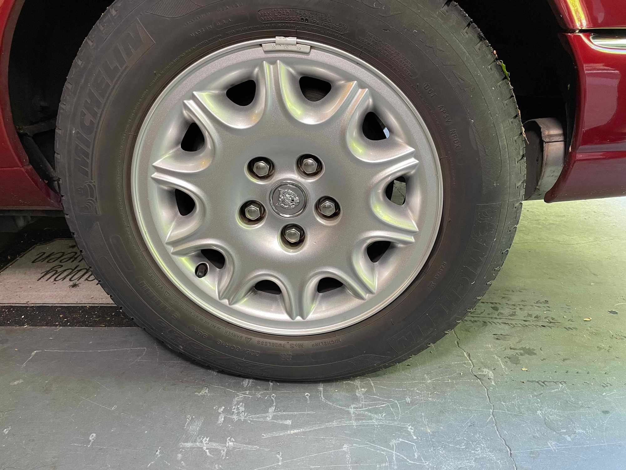 2003 Jaguar XJ8 - Beautiful 2003 Jaguar XJ8 in Great Condition for Sale - Used - VIN SAJDA14C03LF53943 - 69,550 Miles - 8 cyl - 2WD - Automatic - Sedan - Red - Hendersonville, NC 28379, United States