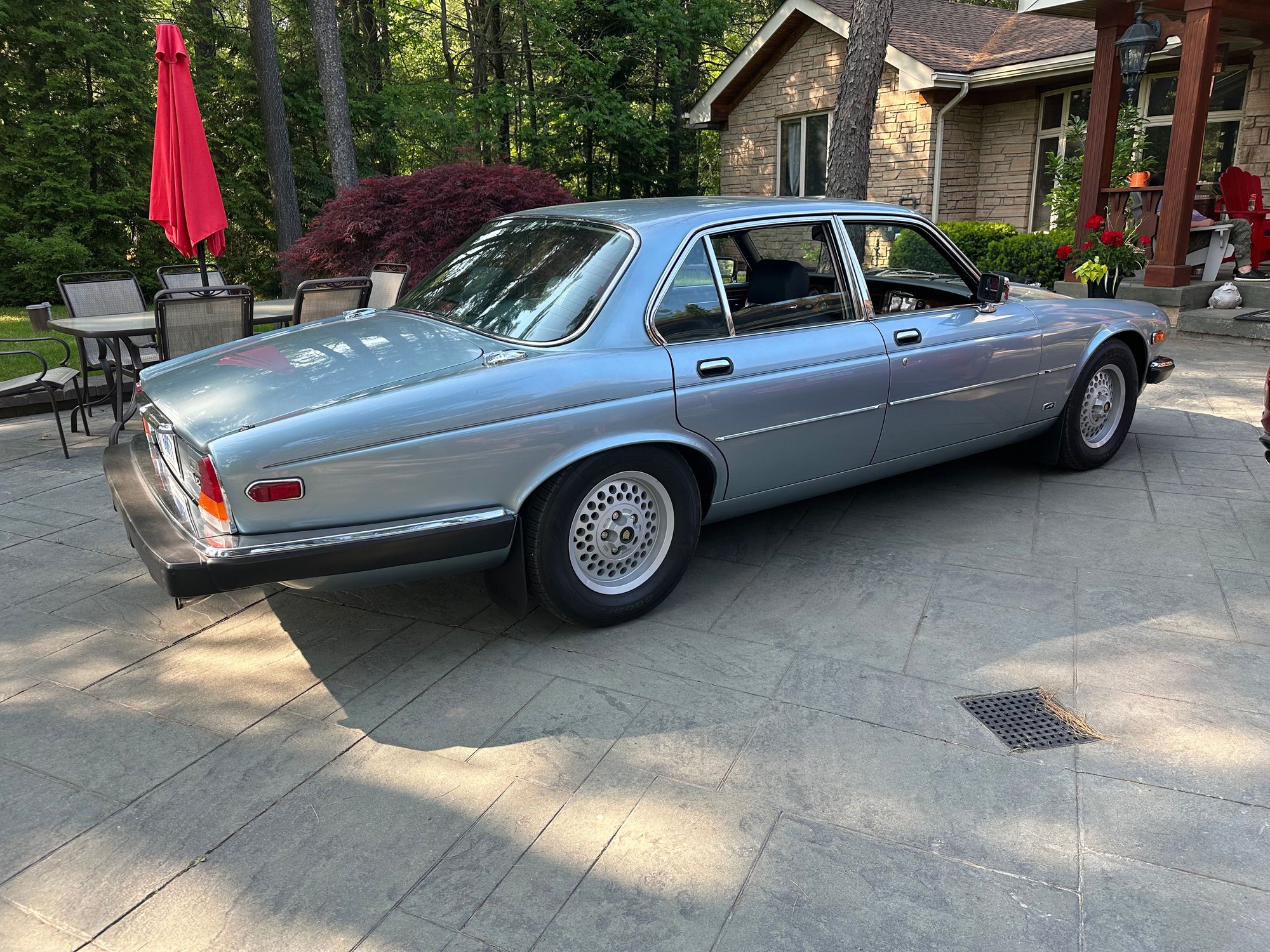 1990 Jaguar XJ12 - 1990 Jaguar Series III V12 Vanden Plas - Used - VIN SAJDL1845LC483446 - 12 cyl - 2WD - Automatic - Sedan - Blue - Hamilton, ON L0R1H2, Canada