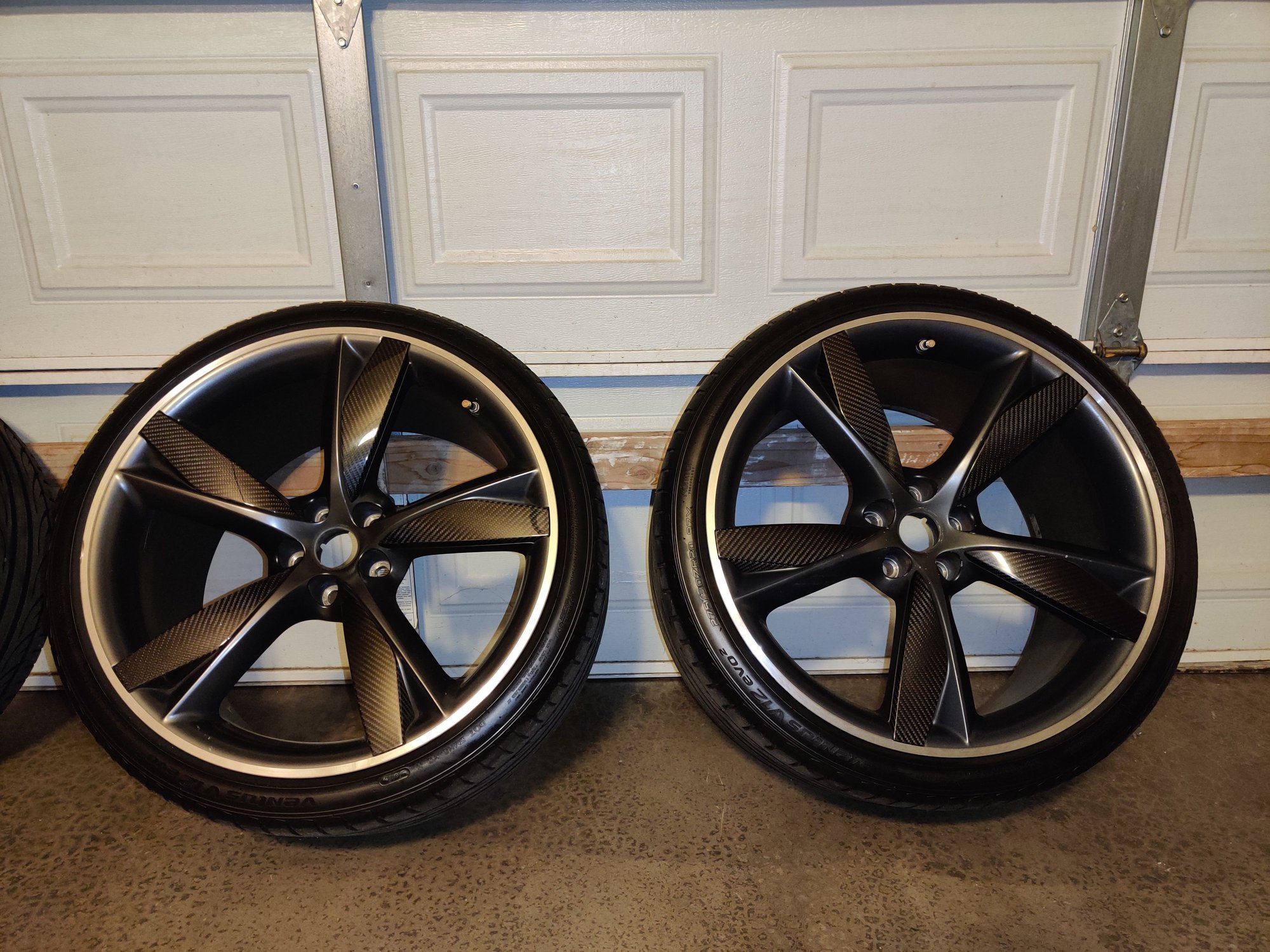 Wheels and Tires/Axles - 2 Jaguar own carbon blade wheels 10.5 in wide - Used - Highland, CA 92346, United States