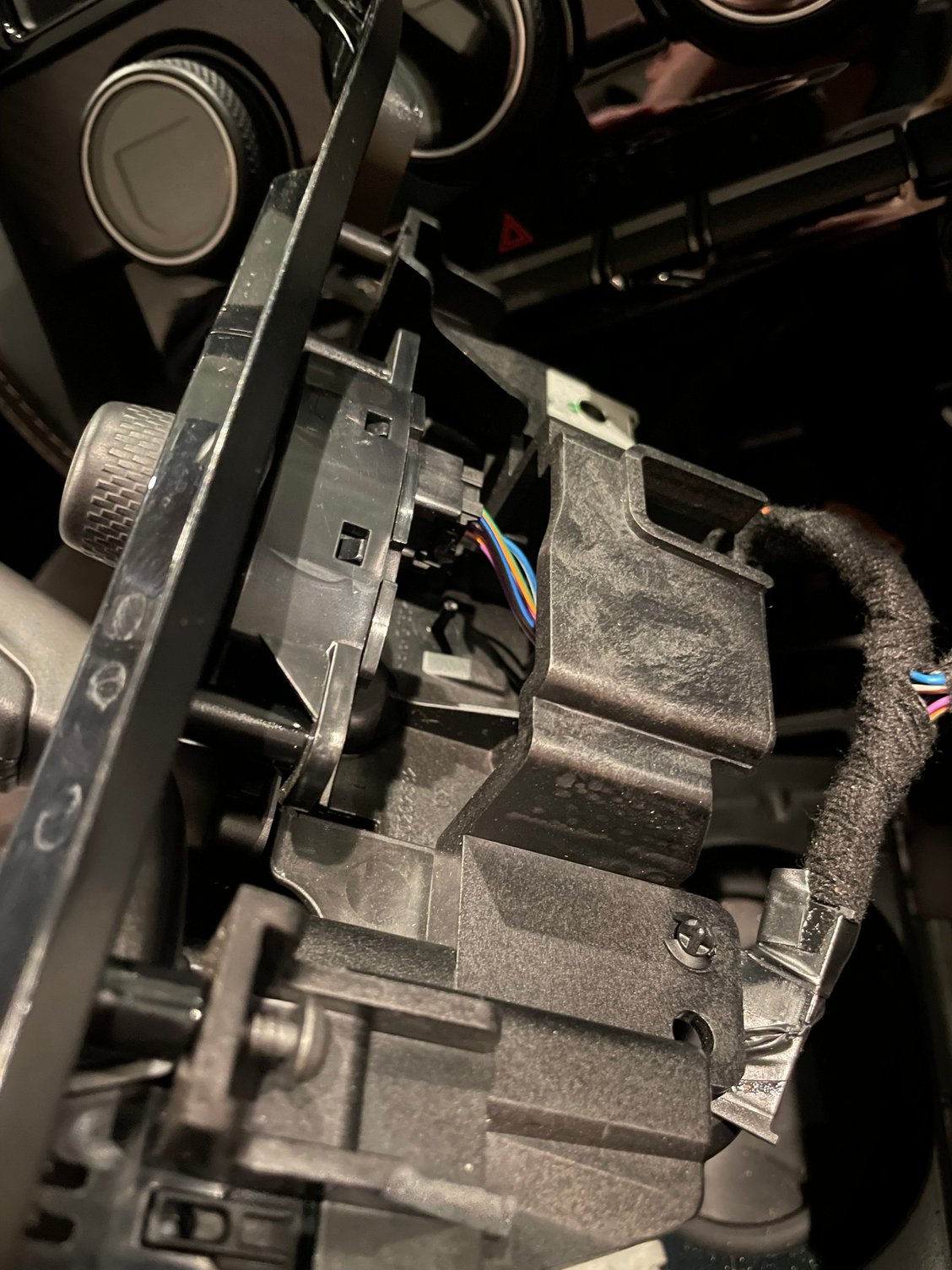 Connector to radio volume control knob (step 8)