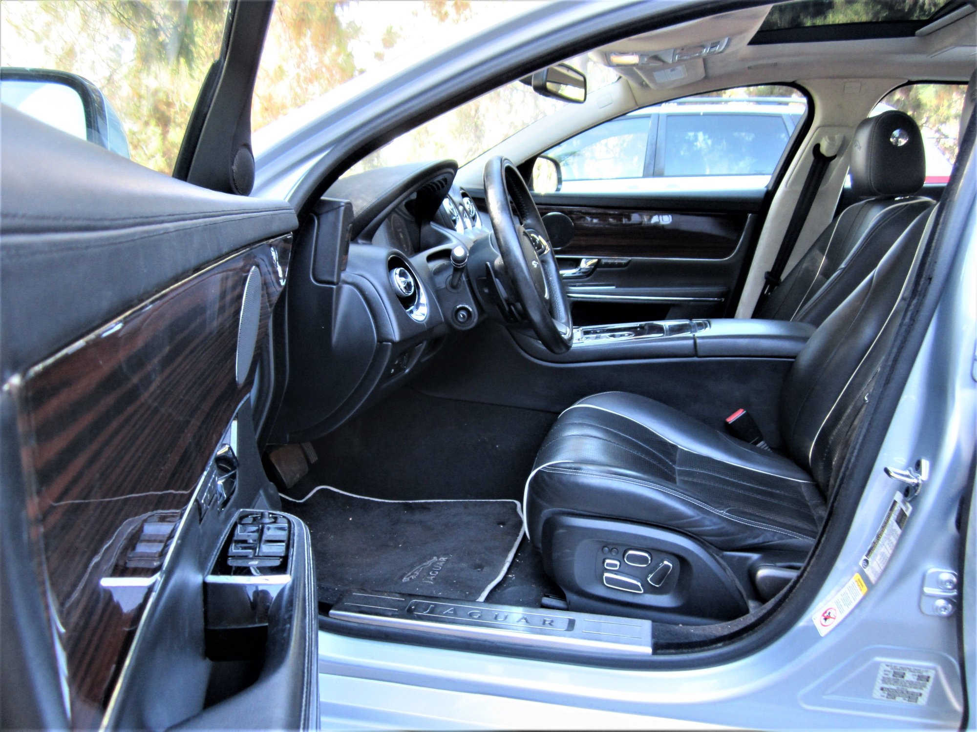 2011 Jaguar XJ - 2011 Jaguar XjL 5.0L Automatic 6 Speed RWD Low Mileage 55K Clean Tittle - Used - VIN SAJWA2GB7BLV01089 - 55,000 Miles - 8 cyl - 2WD - Automatic - Sedan - Other - Sun Valley, CA 91352, United States