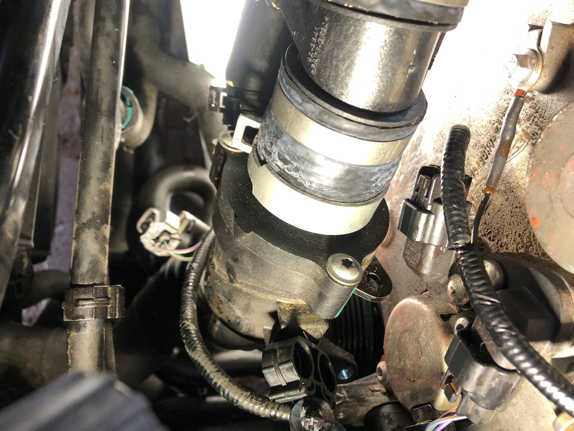 Without sensor but wired at the bottom..