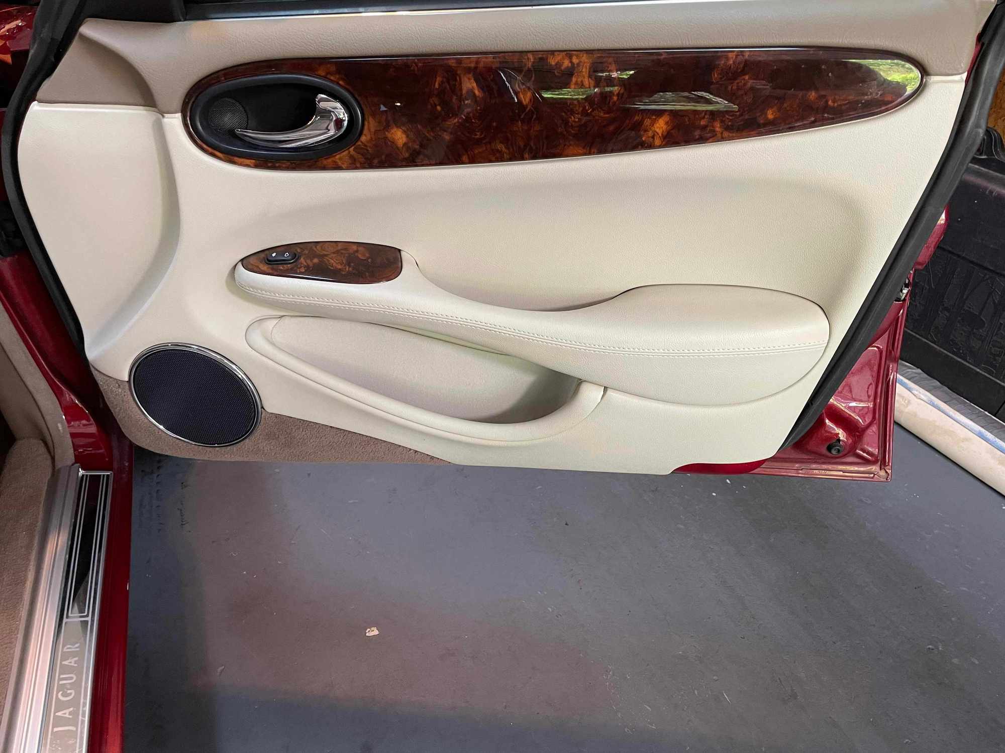 2003 Jaguar XJ8 - Beautiful 2003 Jaguar XJ8 in Great Condition for Sale - Used - VIN SAJDA14C03LF53943 - 69,550 Miles - 8 cyl - 2WD - Automatic - Sedan - Red - Hendersonville, NC 28379, United States