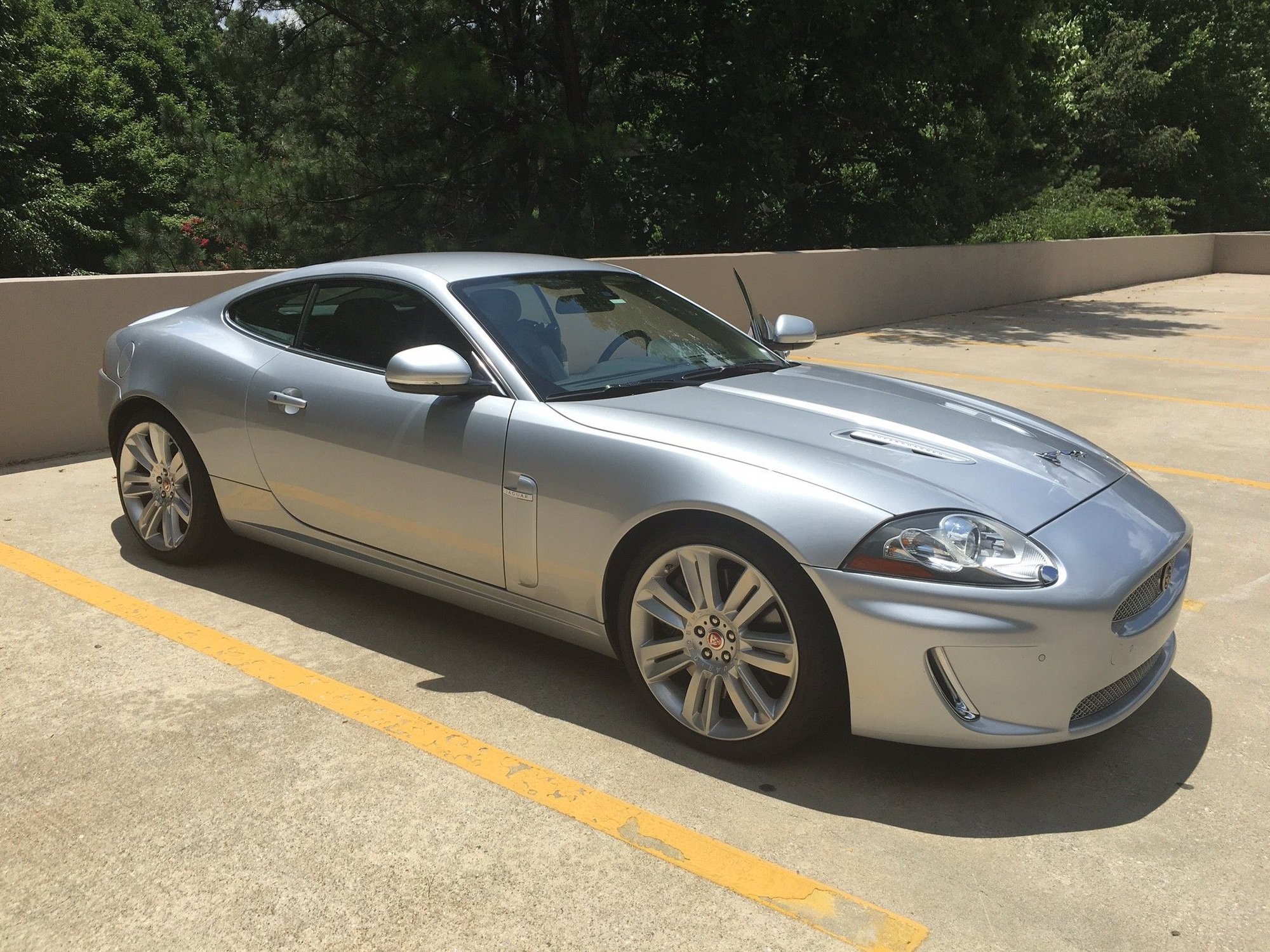 2011 Jaguar XKR - 2011 Jaguar XKR Coupe For Sale - Used - VIN SAJWA4DC5BMB40869 - 68,000 Miles - 8 cyl - 2WD - Automatic - Coupe - Silver - Atlanta, GA 30324, United States