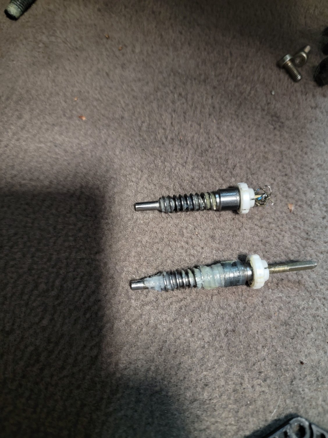 Broken and okay versions of the drive shaft.