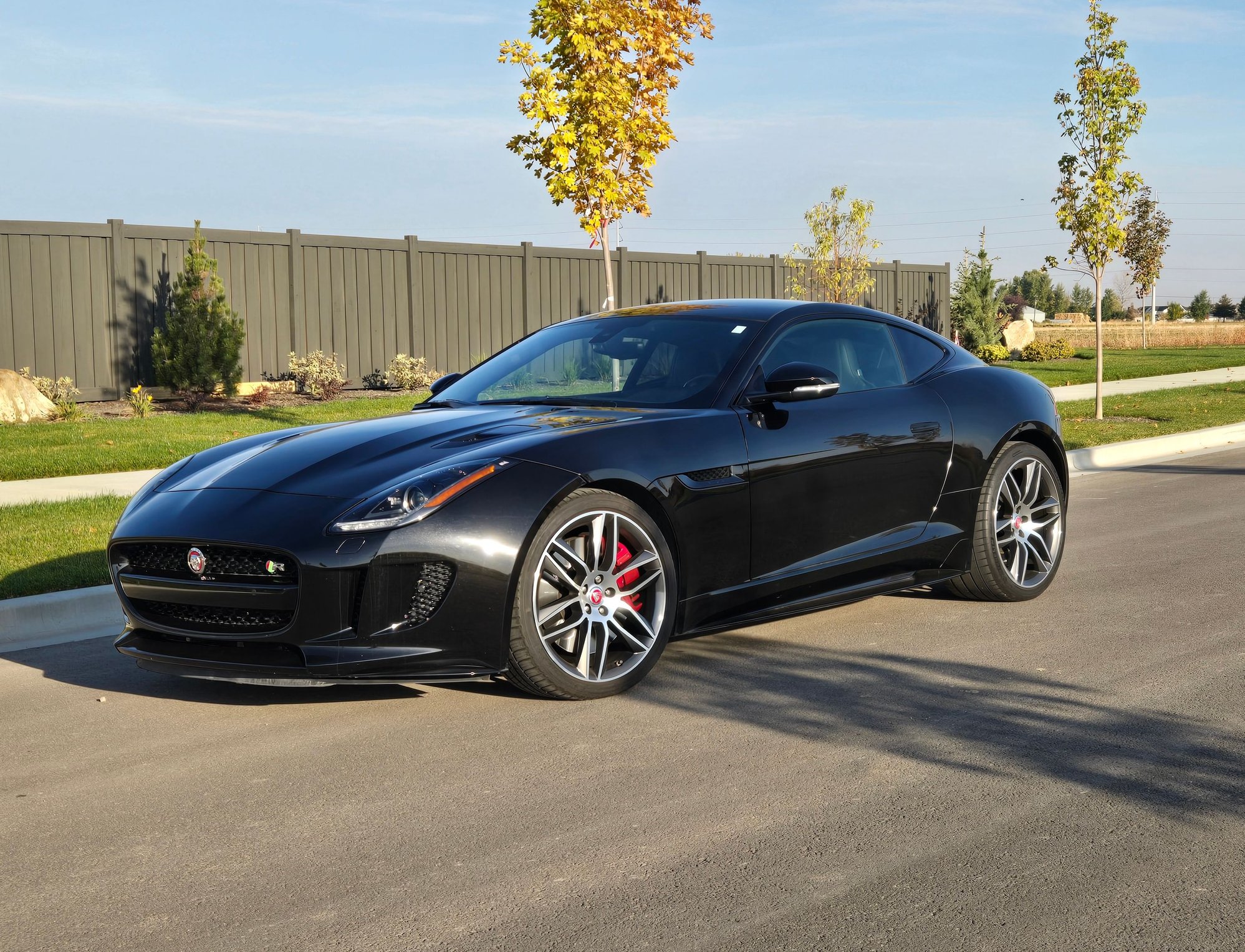 2016 Jaguar F-Type - 2016 Jaguar F-Type R - AWD - Low Miles - Used - VIN SAJWJ6DL9GMK33622 - 27,952 Miles - 8 cyl - AWD - Automatic - Coupe - Black - Meridian, ID 83646, United States