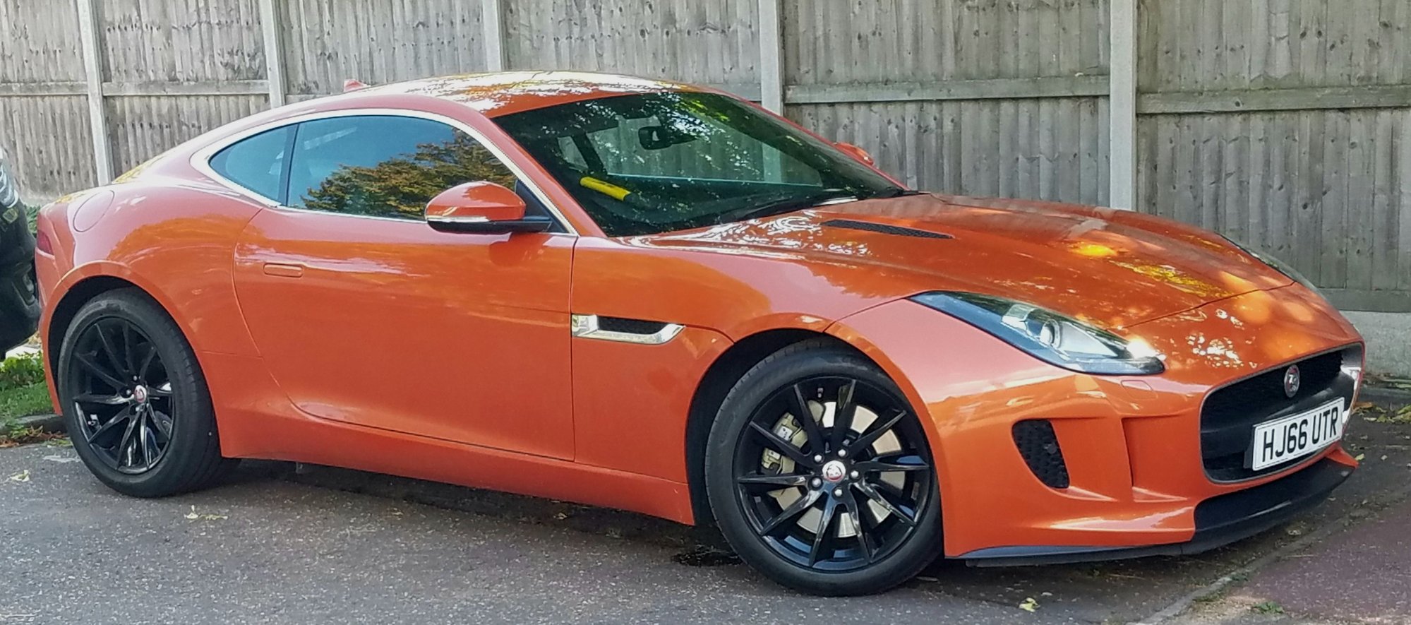 Thats my F-type V6 with a 6 speed manual gearbox...nice.🤗