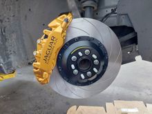 Fitted with 15mm bolt on hub-centric H&R spacers for much needed clearance
