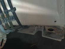 Lhd 2003 xj8 x350  front left wheelwell fuel lines coming from tank and fuel filter up towards engine 