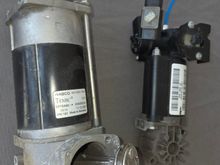 Wabco airsuspension taken out and apart for a referb
Piston ring to raise the airpressure delivery  and desiccant beads  in the black part behind the cylinder ( blue hose 4mm ) to dry the air before being sent to the boot underneath spare wheel. Goes to valve block to airsuspension struts by Bilstein and air pressure reservoir.