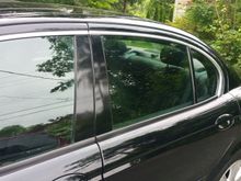 B-Pillars de-chromed, flat black covered with vinyl wrap