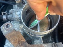 Cleaning the butterfly with toothbrush and carb cleaner 