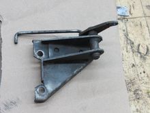 Kickdown mechanism. Mounts to rear carb.