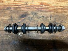 Driver’s side (US). No shims. 