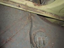 branches off to fuel sender and continues downtto left tail light and back up light