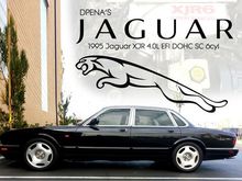 Garage - black jaguar